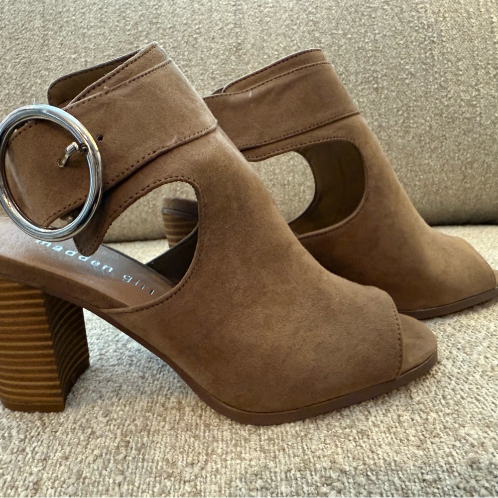 Steve Madden Brown Darlynn City Sandals
